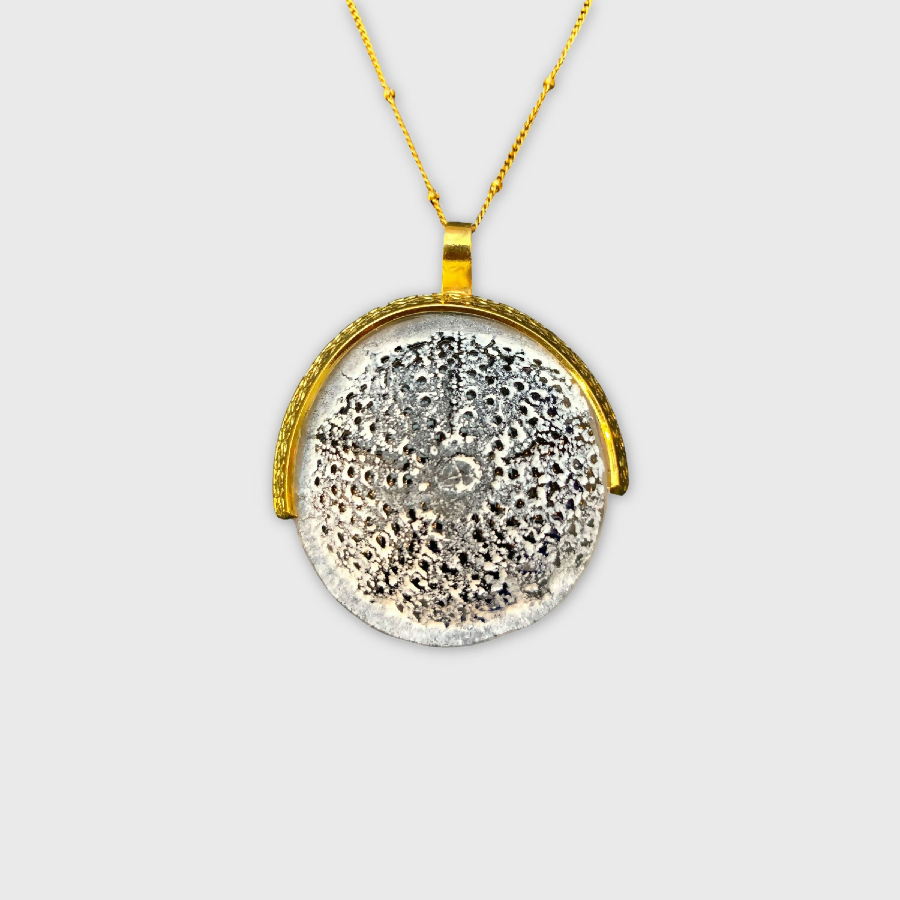 oursin, marin, coquillage, crustacé, collier pour femme, idee cadeau pour elle, saint Valentin, piece unique, bijoux cristal, pate de verre | EMPREINTES Paris