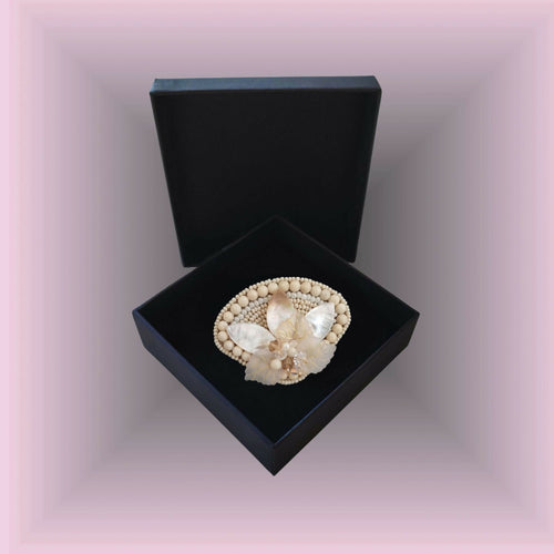 broche_eventail_en_pierres_de_riviere_et_nacre_sylune_creations copie | EMPREINTES Paris - EMPREINTES Paris