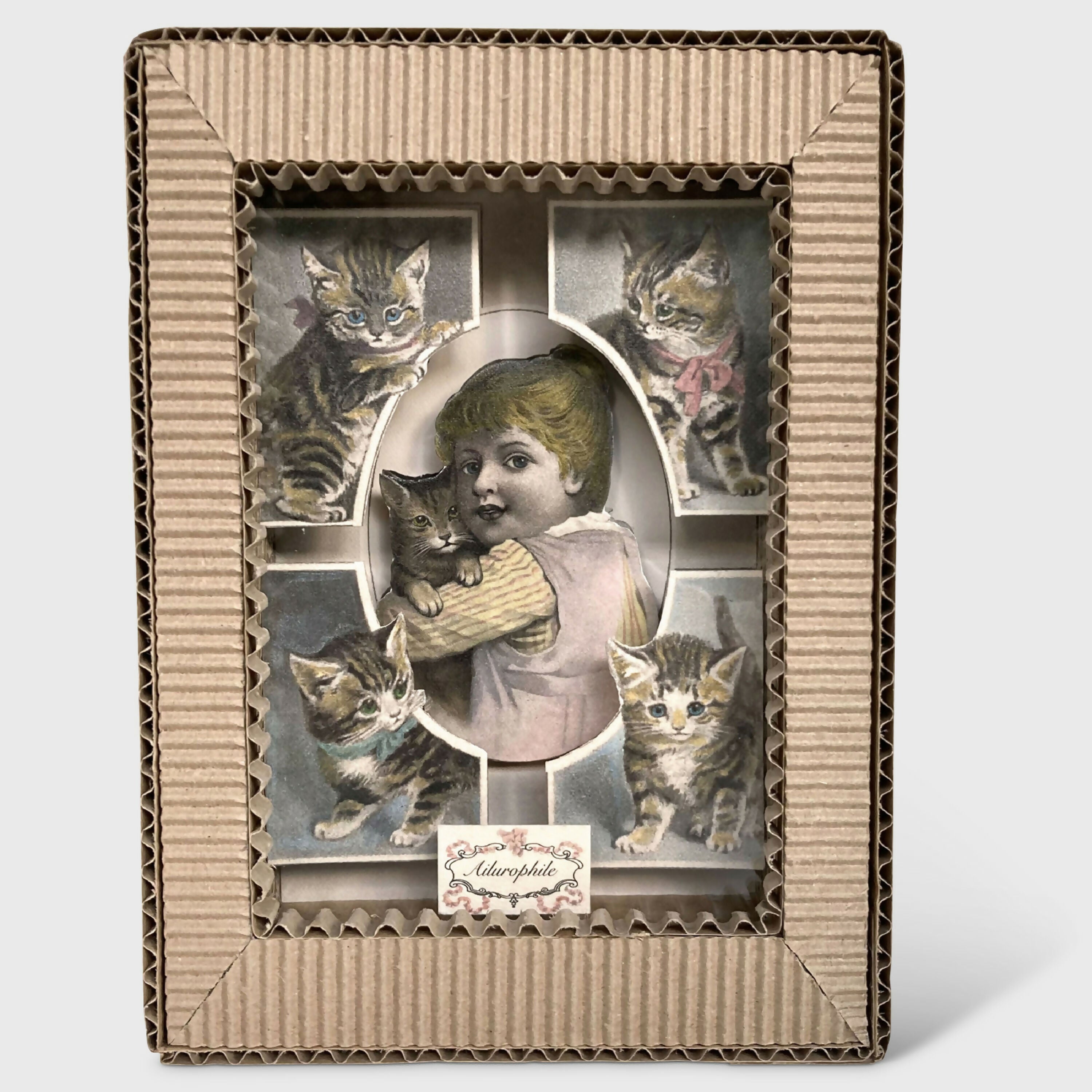 Photomontage - Petite vitrine Fillette aux chats #2 | EMPREINTES Paris