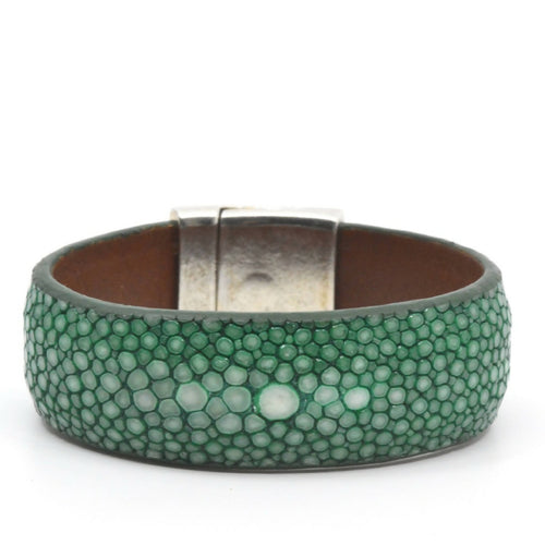 manchette_en_galuchat_vert_emeraude_fermoir_terra_sylvie_zarnowski copie | EMPREINTES Paris - EMPREINTES Paris