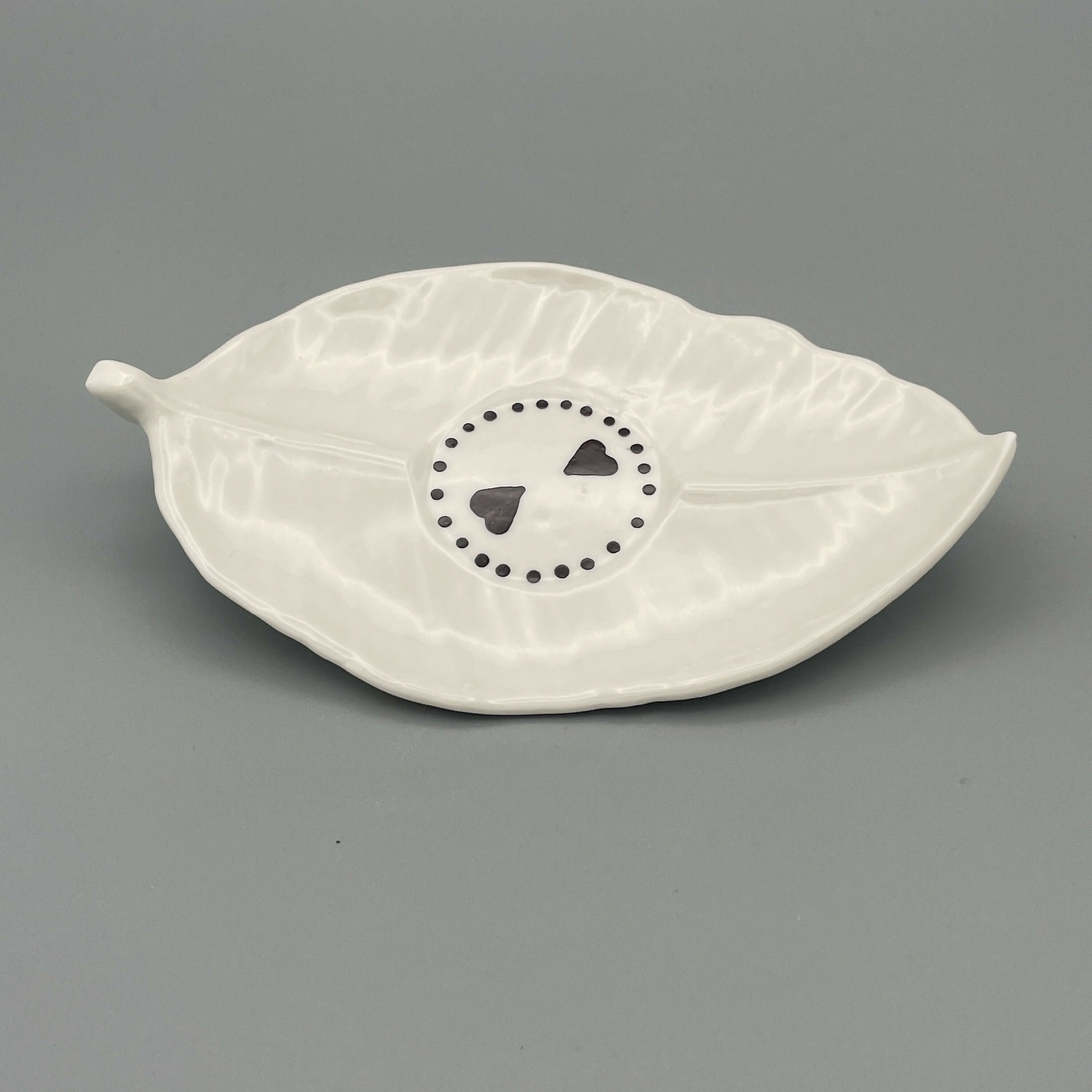 Petit Cœur soucoupe feuille 3 - Service Parapluie - serena ilari copie | EMPREINTES Paris