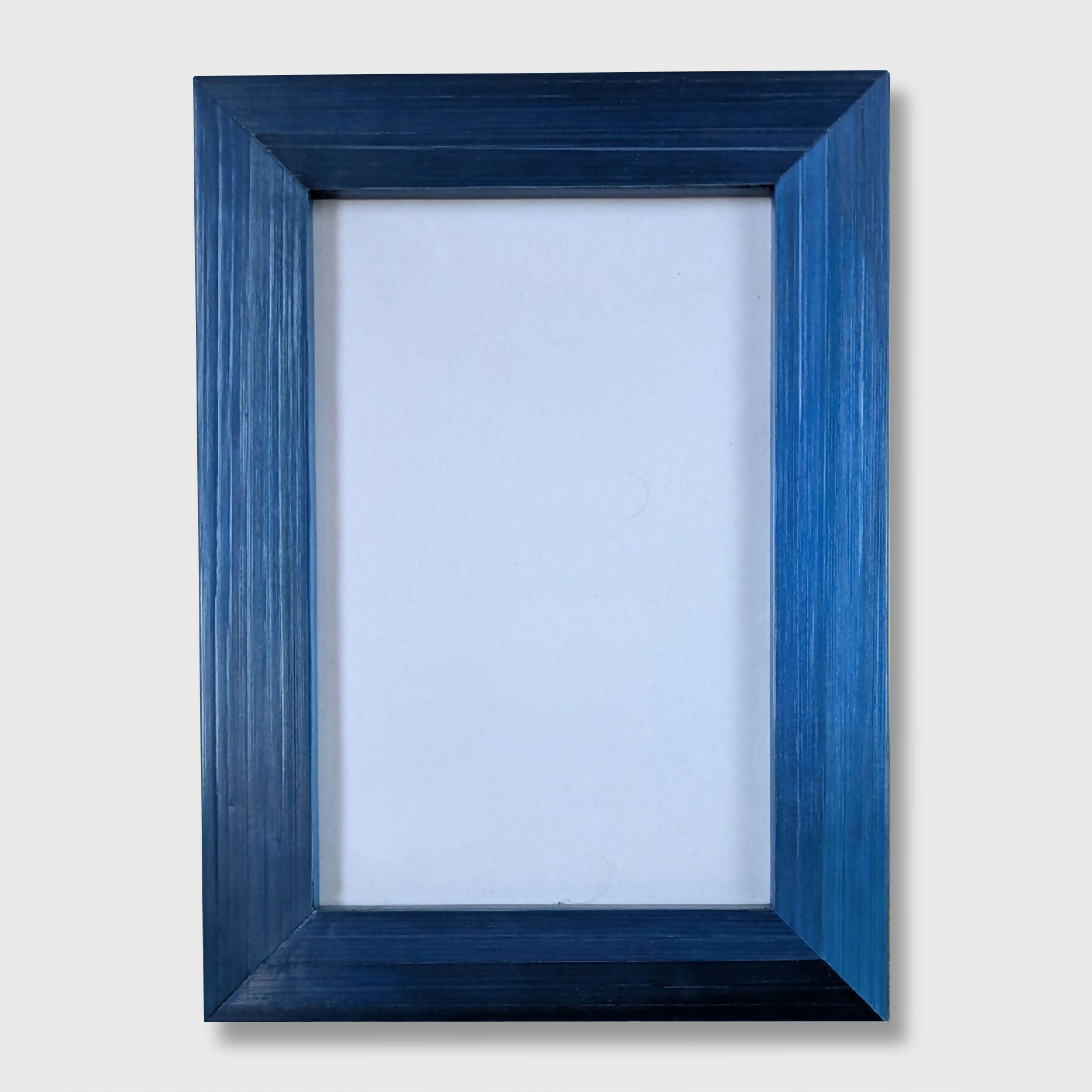 cadre_photo_a_poser_10x15cm_avec_marqueterie_de_paille_bleu_roi_jerome_ebenisterie copie | EMPREINTES Paris