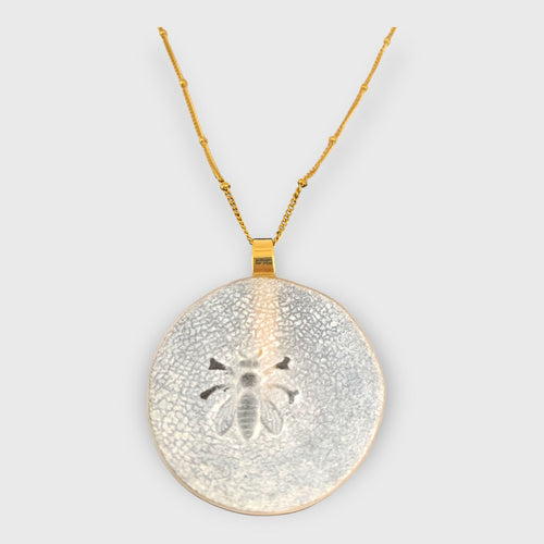 abeille, insecte, bijou symbolique, ethnique, romantique, amoureux, collier pour femme, idées cadeaux pour elle, saint Valentin, piece unique, bijoux doré, tour de cou, pate de verre, cristal | EMPREINTES Paris - EMPREINTES Paris