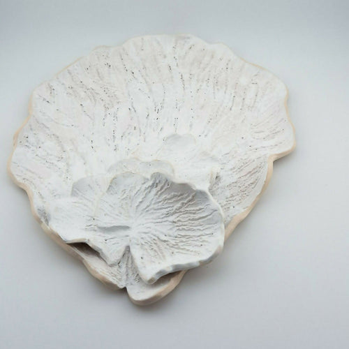 plateau_decoratif_en_porcelaine_papie_fleur_de_lune_atelier_coccinelle copie | EMPREINTES Paris - EMPREINTES Paris