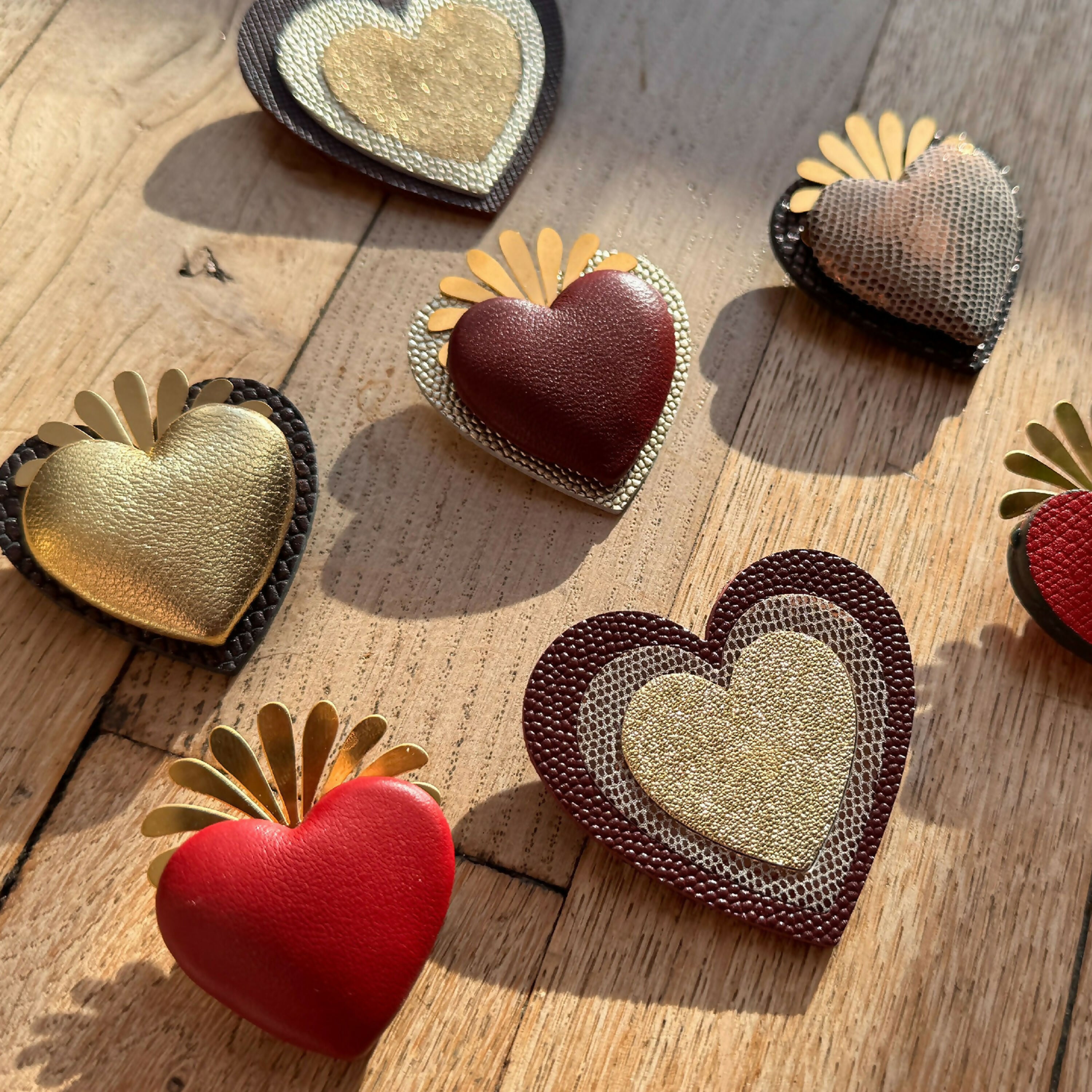 broche_grand_coeur_dore_2_julie_troncin_maroquinerie copie | EMPREINTES Paris
