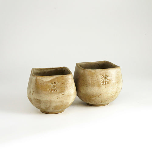 Tasse en grès - blanc avec kanji 'thé' | EMPREINTES Paris - EMPREINTES Paris