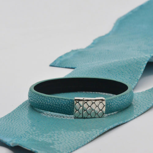 bracelet_en_galuchat_turquoise_fermoir_sirena_sylvie_zarnowski copie | EMPREINTES Paris - EMPREINTES Paris