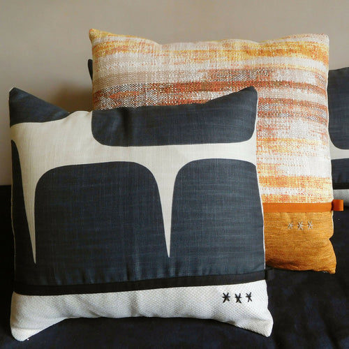 coussin_graph2_instant_present copie | EMPREINTES Paris - EMPREINTES Paris