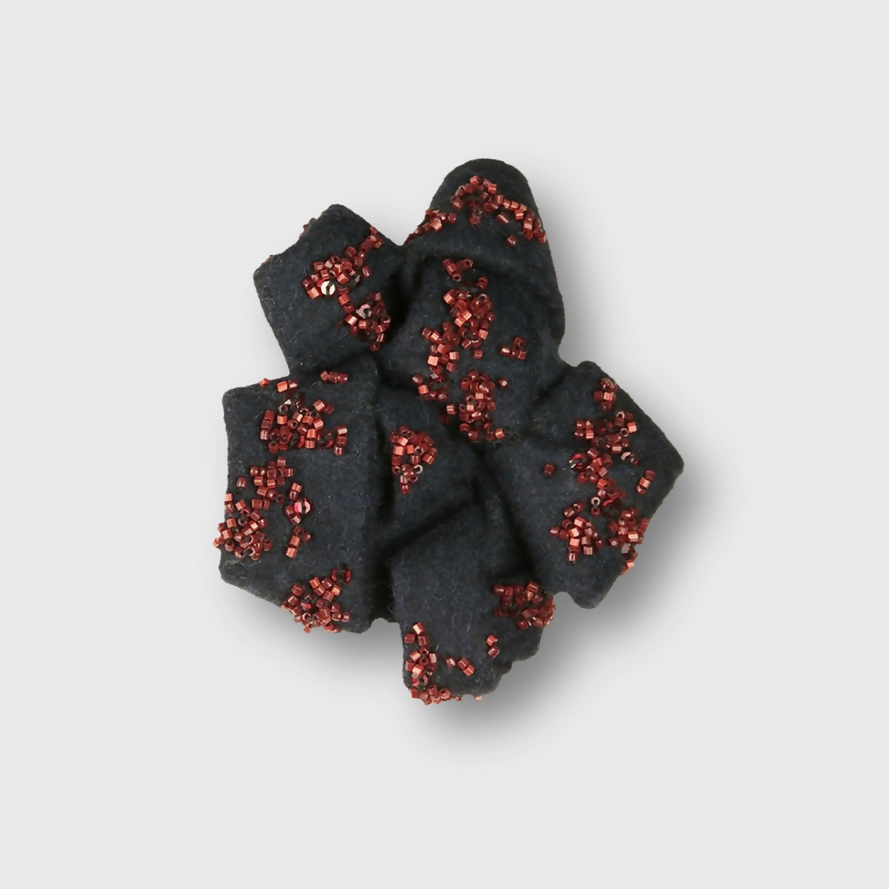 fleur_dhiver_sculpture_textile_a_porter_virginie_parrot copie | EMPREINTES Paris