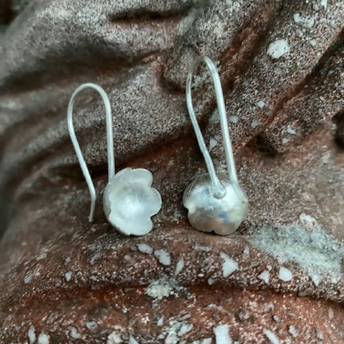 boucles_doreilles_fleurs_en_argent_massif_martele_artyssia copie | EMPREINTES Paris - EMPREINTES Paris