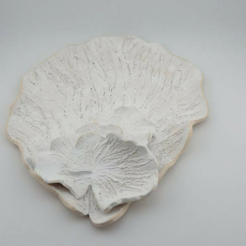 plateau_decoratif_en_porcelaine_papie_fleur_de_lune_atelier_coccinelle copie | EMPREINTES Paris - EMPREINTES Paris