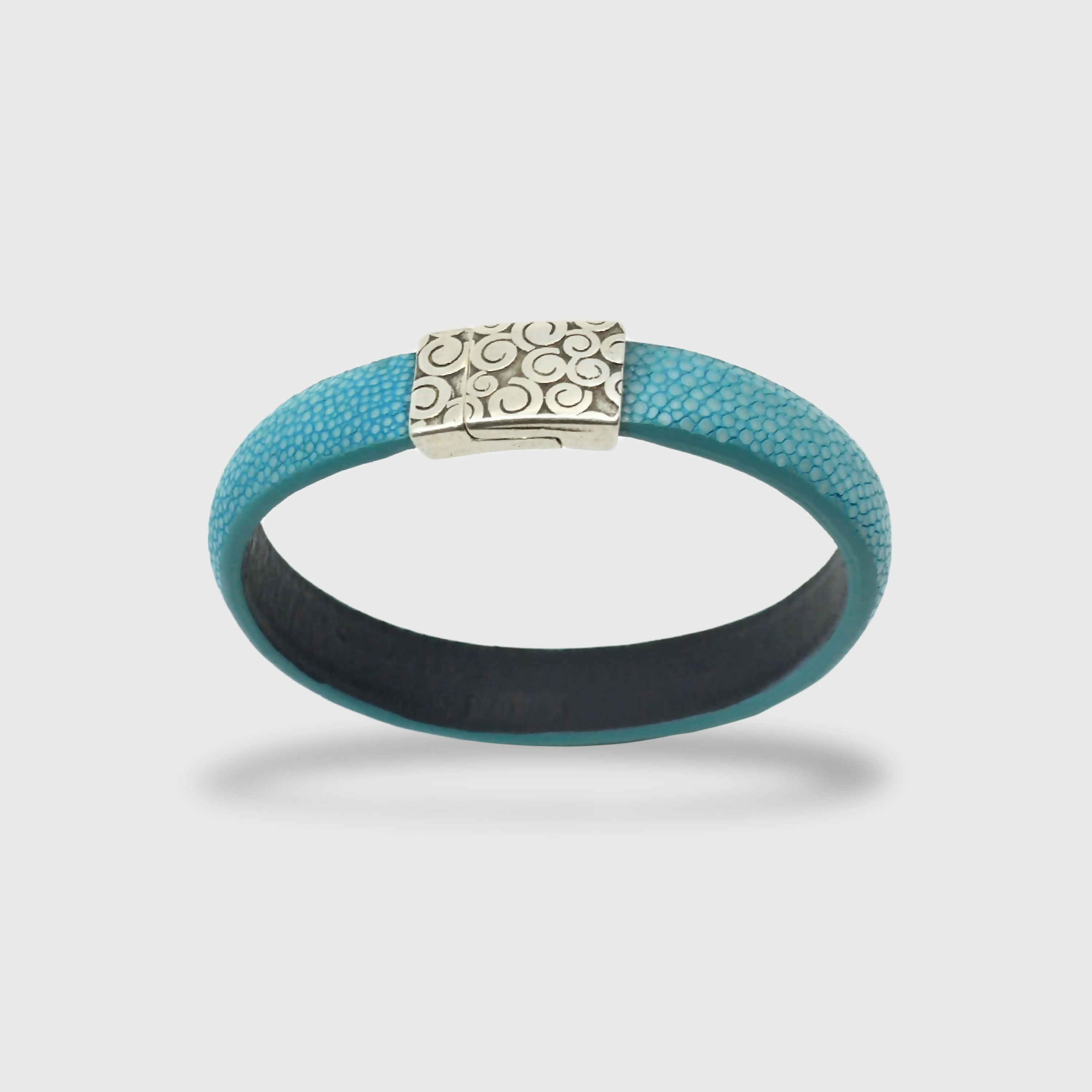 bracelet_en_galuchat_turquoise_fermoir_eole_sylvie_zarnowski copie | EMPREINTES Paris