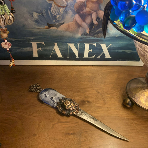 ouvre lettre bleu motif tete de lion et hippocampes, cadeau homme , objet original, collection unique, pate de verre, cristal | EMPREINTES Paris - EMPREINTES Paris