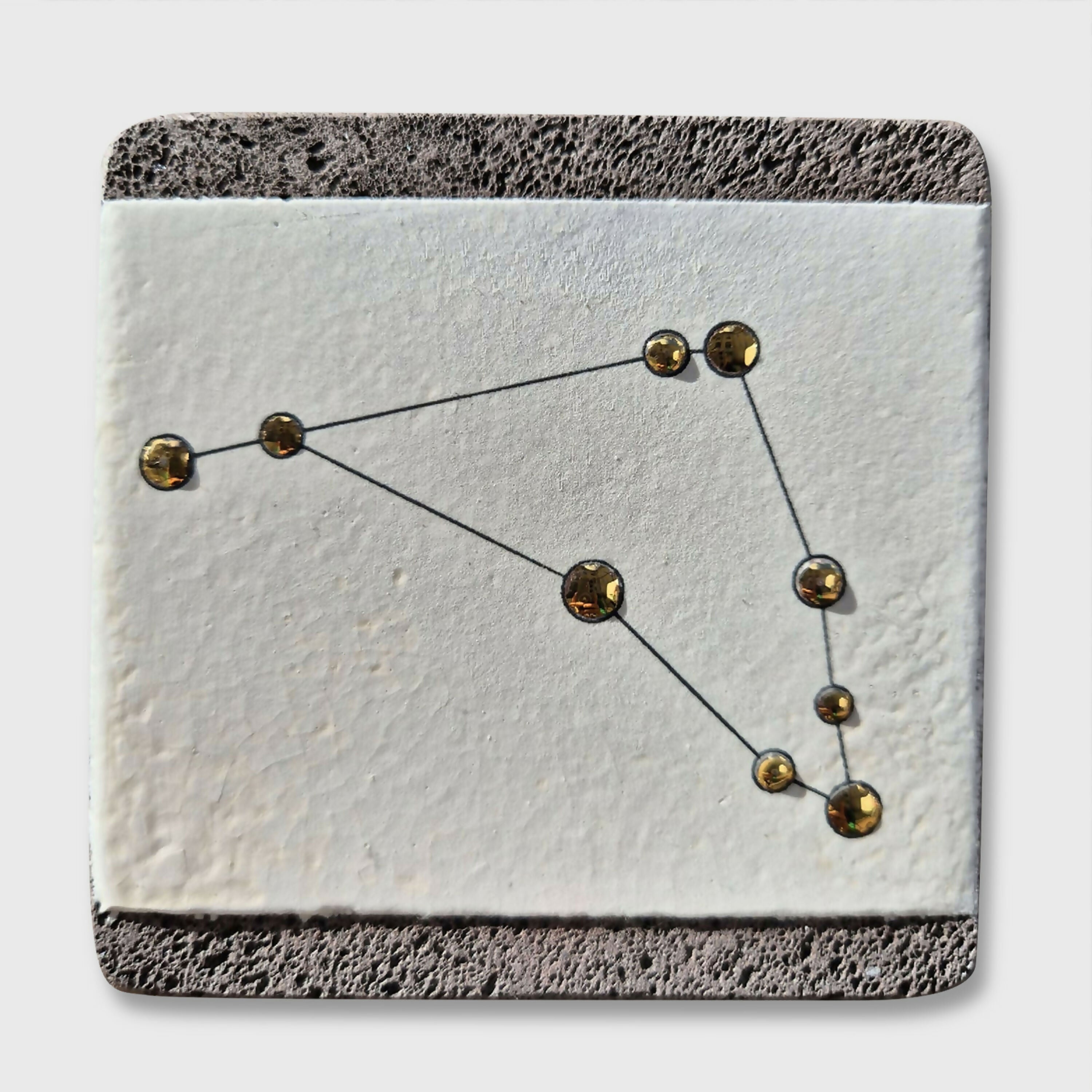 carre_de_pierre_de_lave_emaillee_constellation_du_capricorne_les_emaux_de_marie copie | EMPREINTES Paris