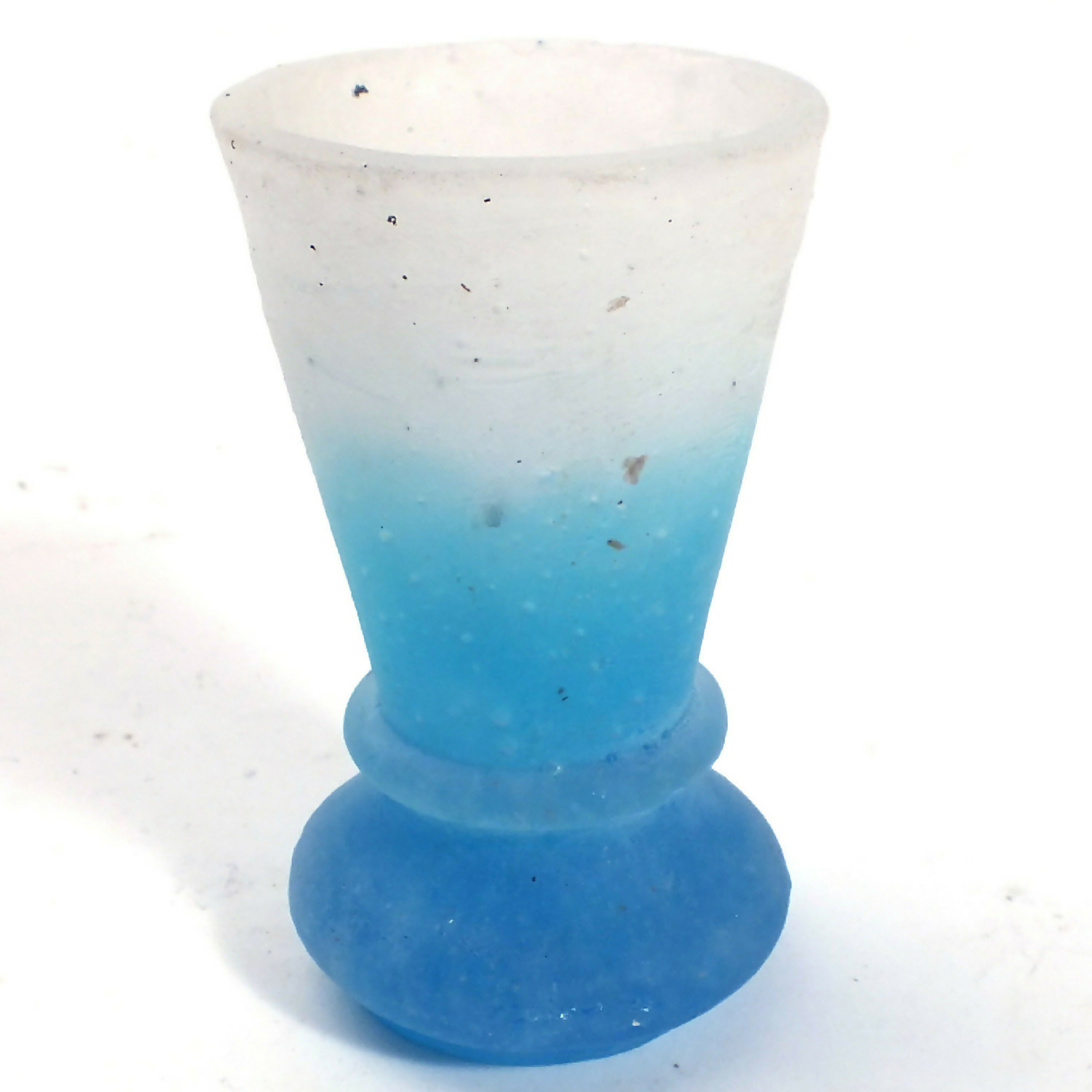 Petit Vase NIII en pâte de cristal bleue et blanche | EMPREINTES Paris | EMPREINTES Paris