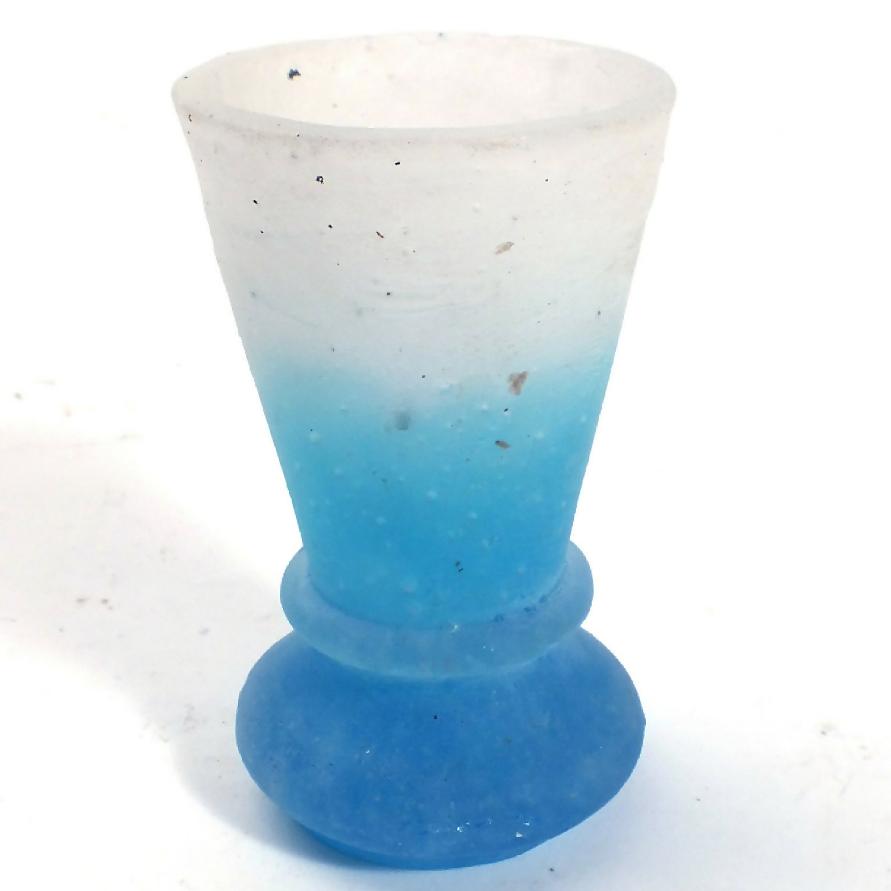 Petit Vase NIII en pâte de cristal bleue et blanche | EMPREINTES Paris