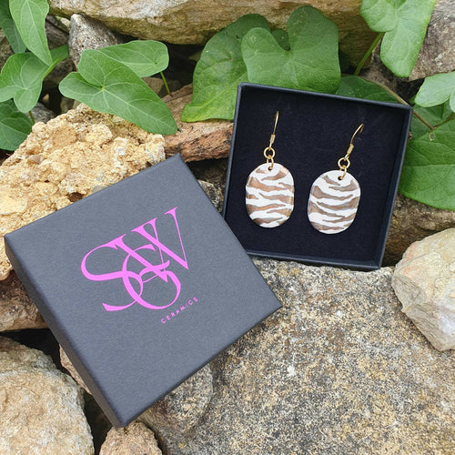 boucles_doreilles_ovales_en_porcelaine_motif_zebres_sara_grace_wevill | EMPREINTES Paris - EMPREINTES Paris