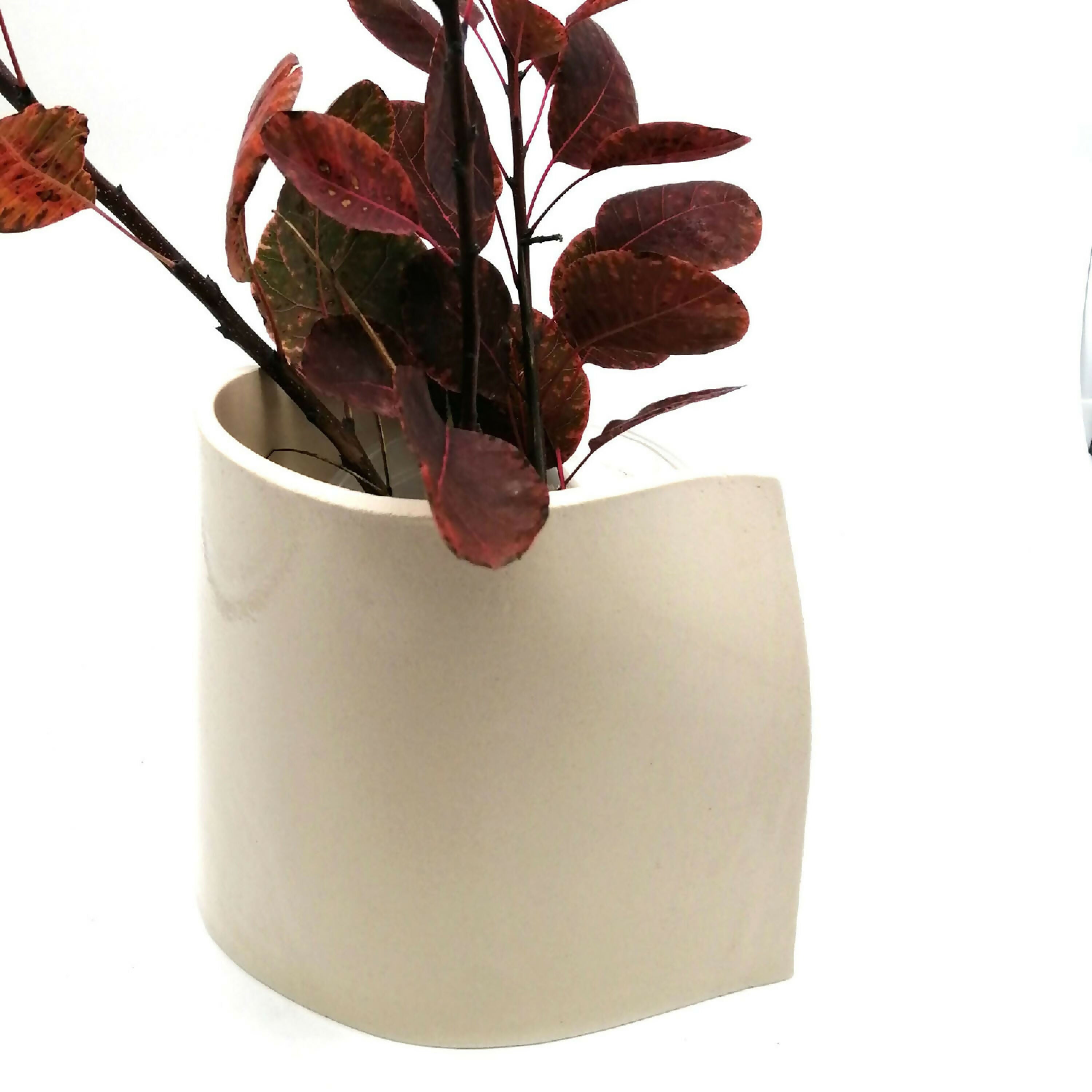 vase_cache_pot_en_faience_blanche_emaillee_tessa_guilbaud | EMPREINTES Paris