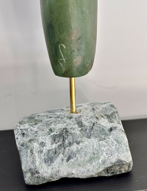 Figurine 25 en pierre calcaire, patine vert bronze, socle en granite vert | EMPREINTES Paris - EMPREINTES Paris