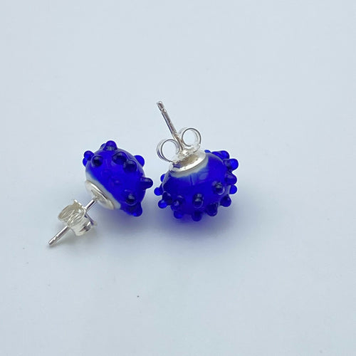 boucles_doreilles_puces_en_verre_bleu_cobalt_lathoumetie_helene copie | EMPREINTES Paris - EMPREINTES Paris
