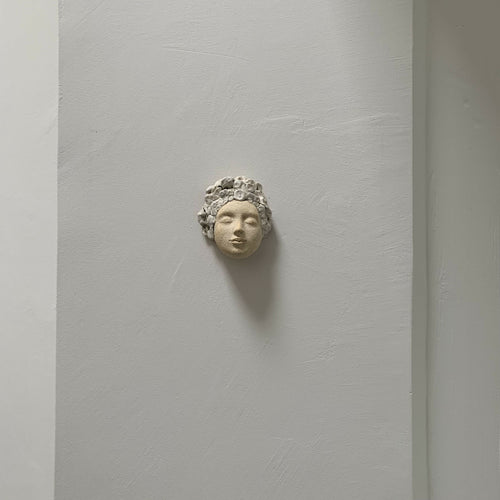 masque_de_femme_avec_sa_couronne_romantique_jade_sculptures copie | EMPREINTES Paris - EMPREINTES Paris