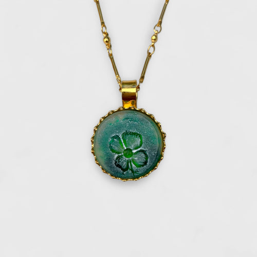 trefle_cadeau-bijou-vert_marguerite_fleur_floral_frais_printemps_art-nouveau_art-deco_romantique_collier-femme,_bijoux-féminin_artisanat-art_made-in-France_upcycling_bijoux-de-créateur_bohème-chic_bobo-parisien_hippie-chic_bijou-haute-fantaisie,_cadeau-ideal-femme_cadeau-fete-des-meres_cadeau-anniversaire | EMPREINTES Paris - EMPREINTES Paris