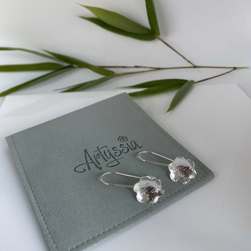 boucles_doreilles_fleurs_en_argent_massif_martele_artyssia copie | EMPREINTES Paris - EMPREINTES Paris