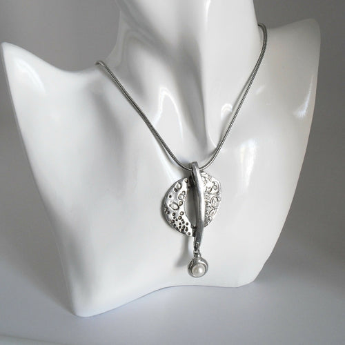 pendentif_en_etain_avec_perle_deau_douce_bijoux_christine_philippe copie | EMPREINTES Paris - EMPREINTES Paris