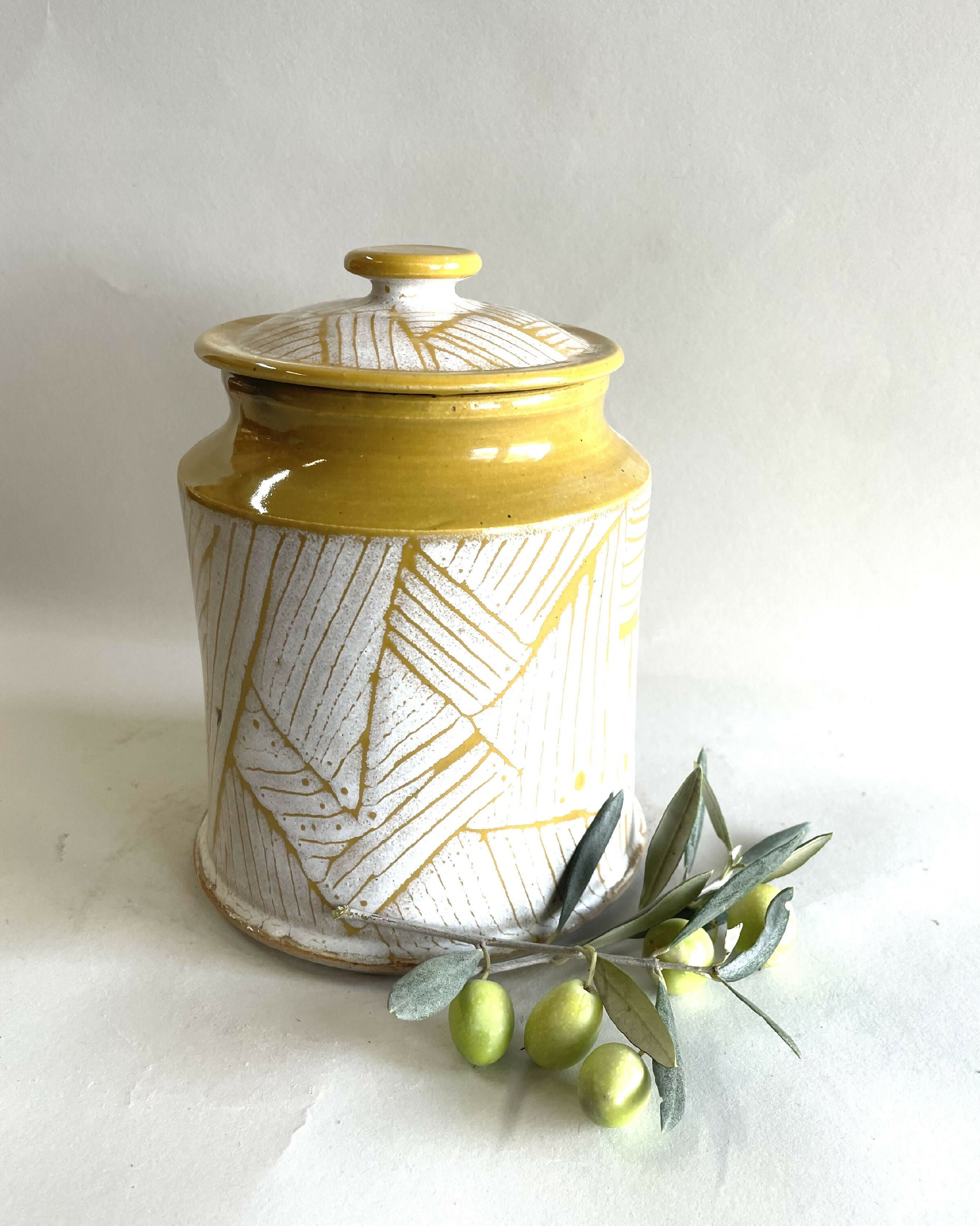 Boîte jaune et blanche motifs géométriques | EMPREINTES Paris