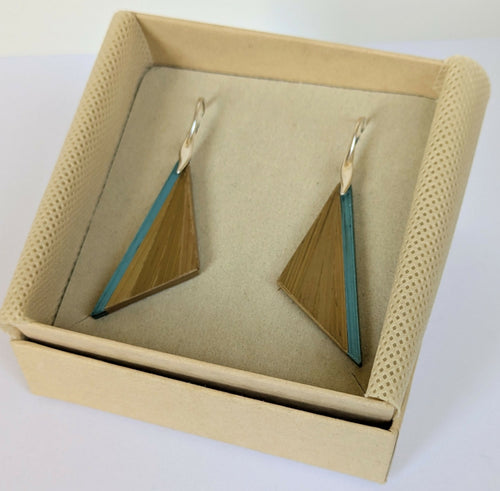 boucles_doreilles_triangulaires_avec_marqueterie_de_paille_doree_et_turquoise_crochets_argent_925_jerome_ebenisterie copie | EMPREINTES Paris - EMPREINTES Paris