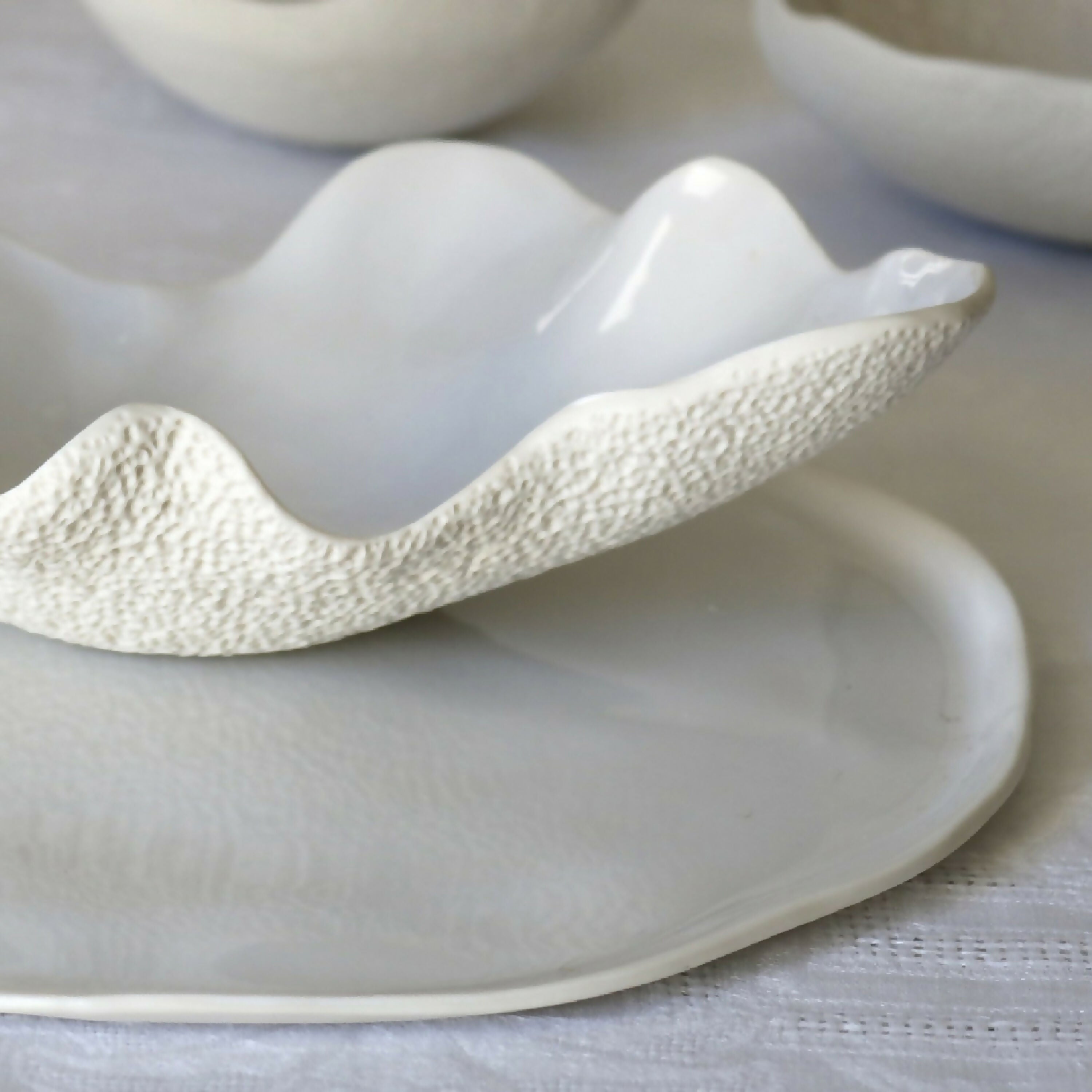 assiette_de_presentation_en_porcelaine_cglabsete copie | EMPREINTES Paris