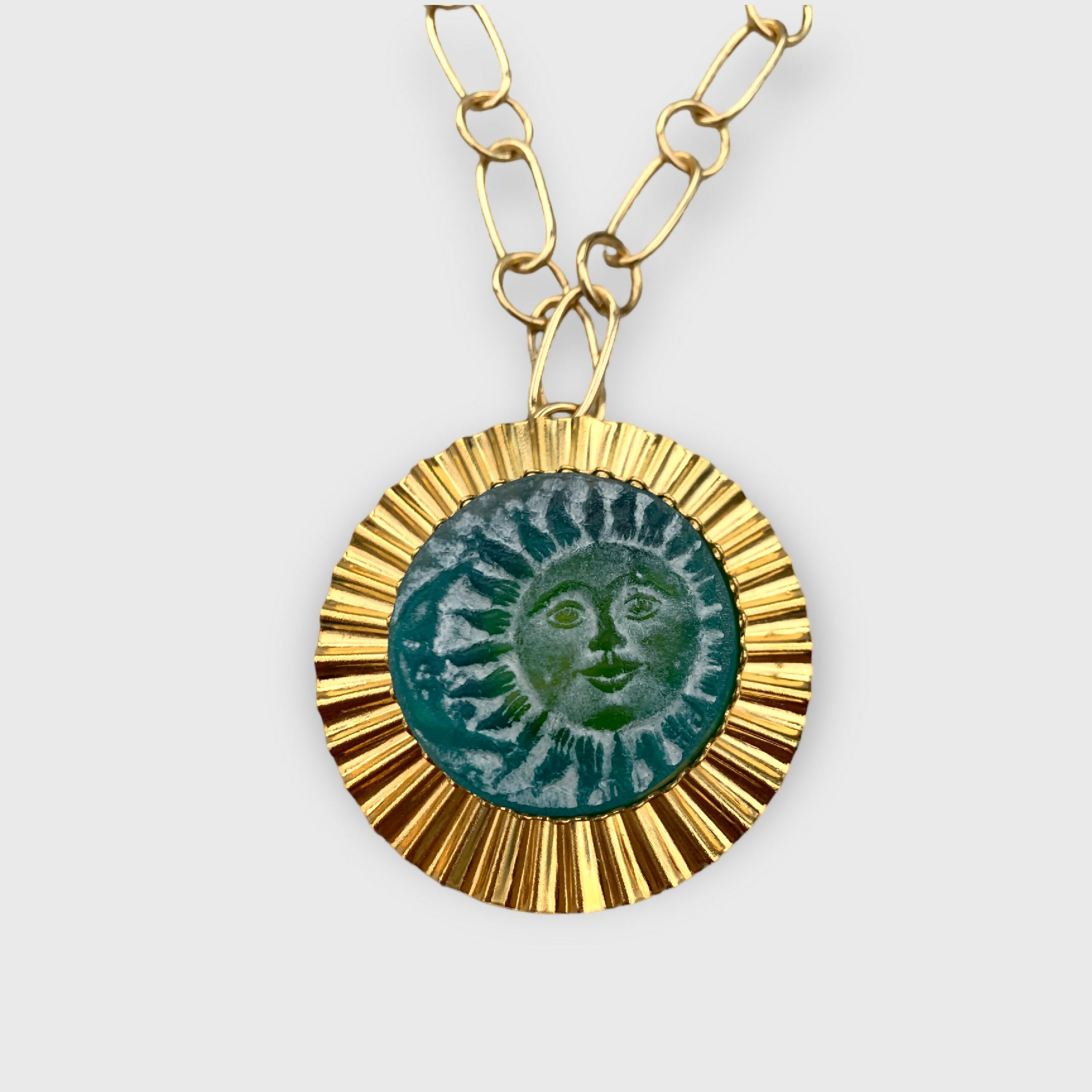 Sautoir rayons dorés motif lune soleil vert | EMPREINTES Paris