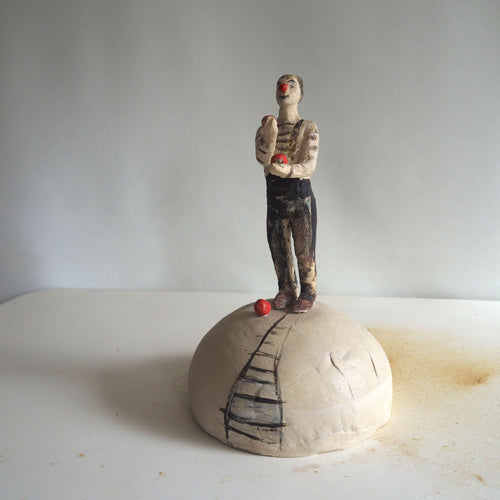 sculpture_clown_jongleur_sur_demi_sphere_marie_helene_valladeh copie | EMPREINTES Paris - EMPREINTES Paris