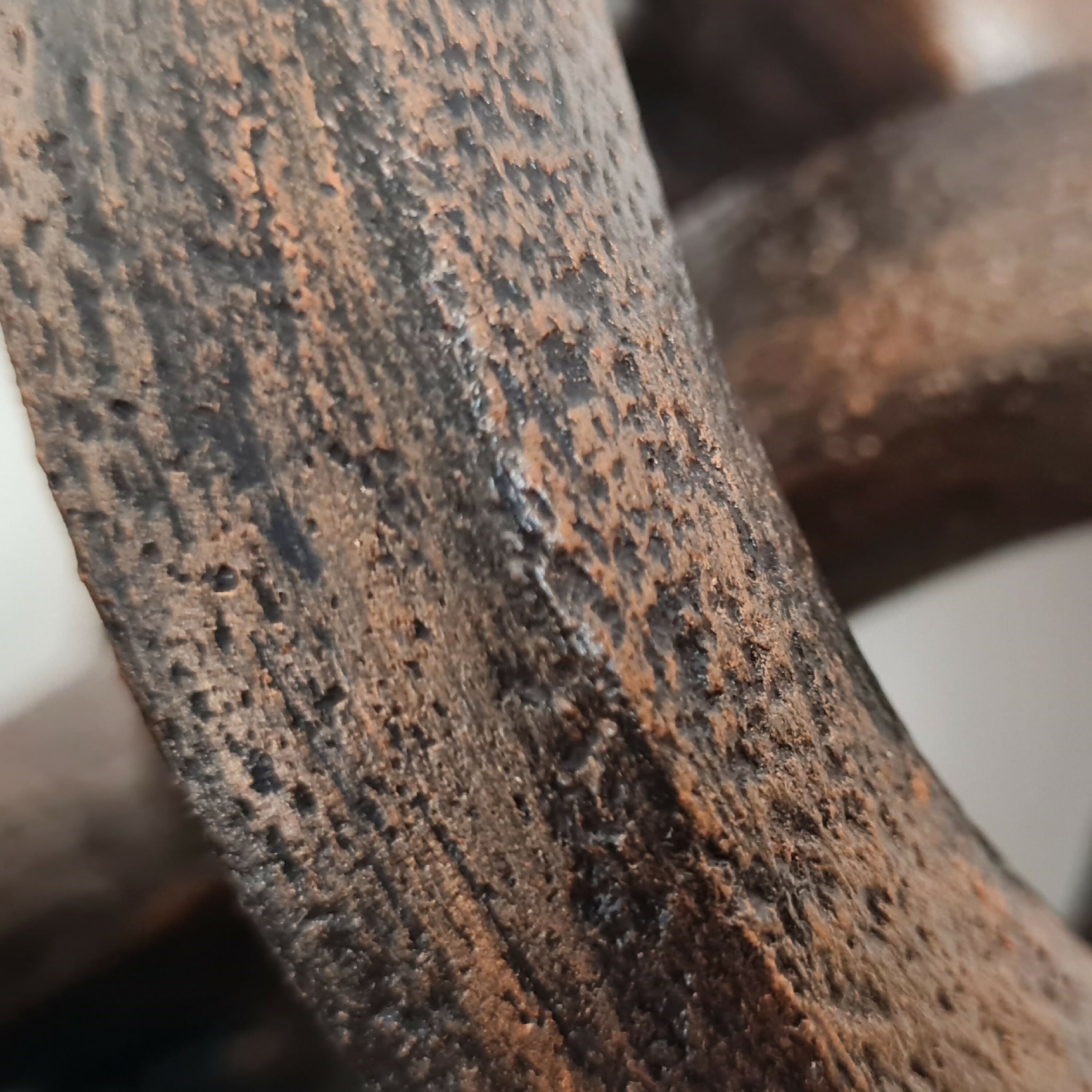 Sculpture contemporaine en argile Le tunnel | EMPREINTES Paris