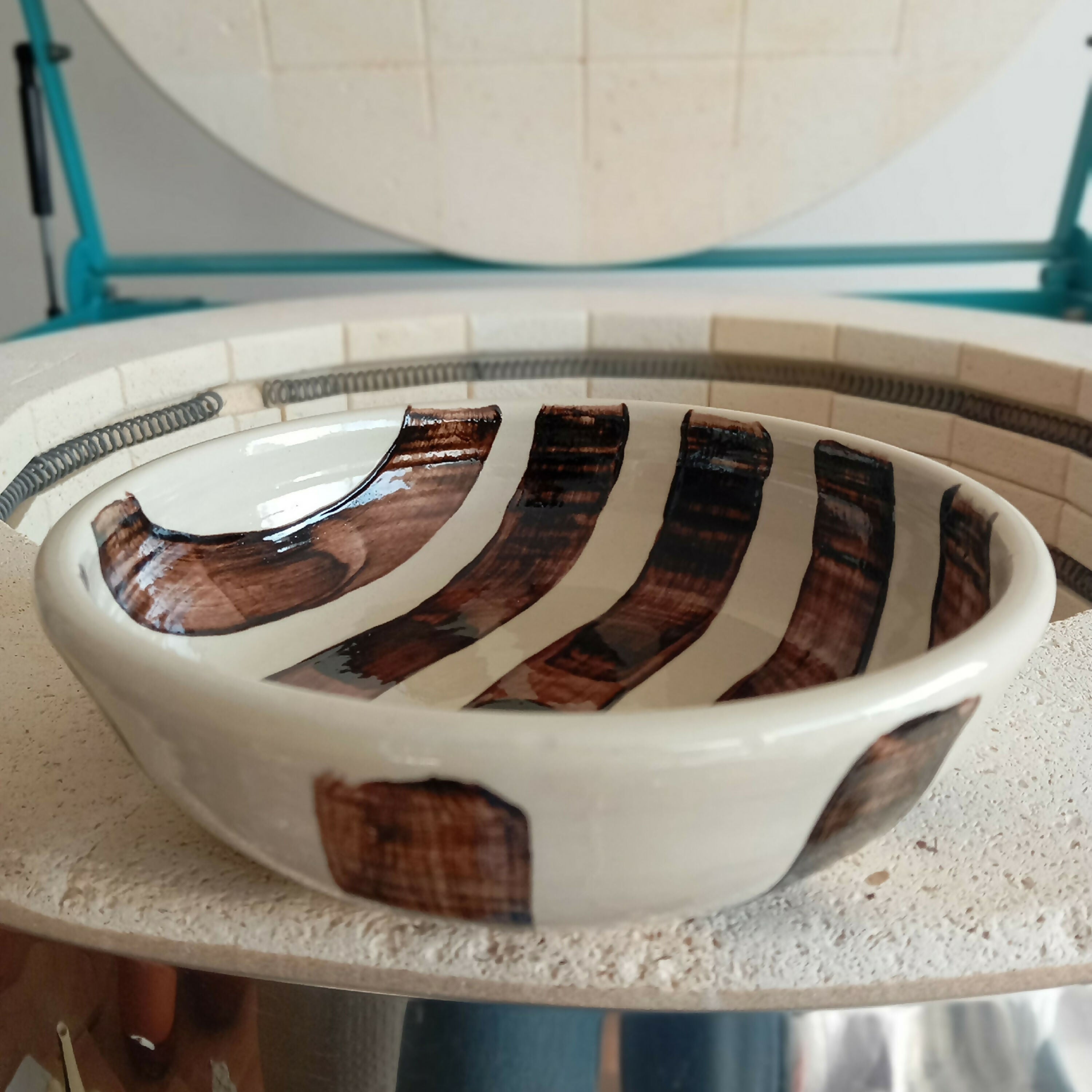 assiette_creuse_rayures_brunes_georgie_blin_ceramiste copie | EMPREINTES Paris