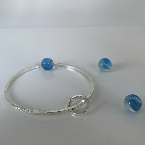 bracelet_jonc_en_argent_massif_martele_et_sa_breloque_assortie_artyssia | EMPREINTES Paris - EMPREINTES Paris