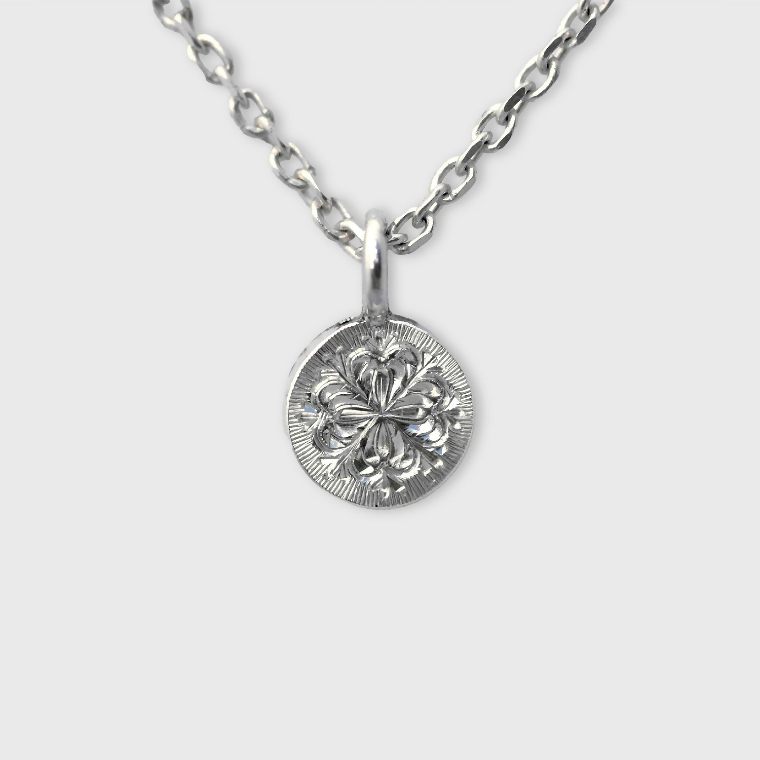 Collier Pastille gravé à la main en argent | EMPREINTES Paris