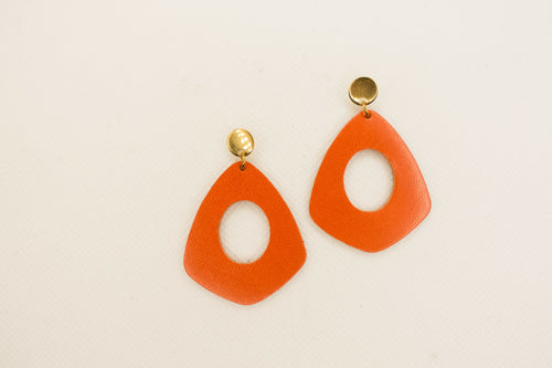 boucles_doreilles_creoles_en_cuir_orange_vif_julie_troncin_maroquinerie | EMPREINTES Paris - EMPREINTES Paris