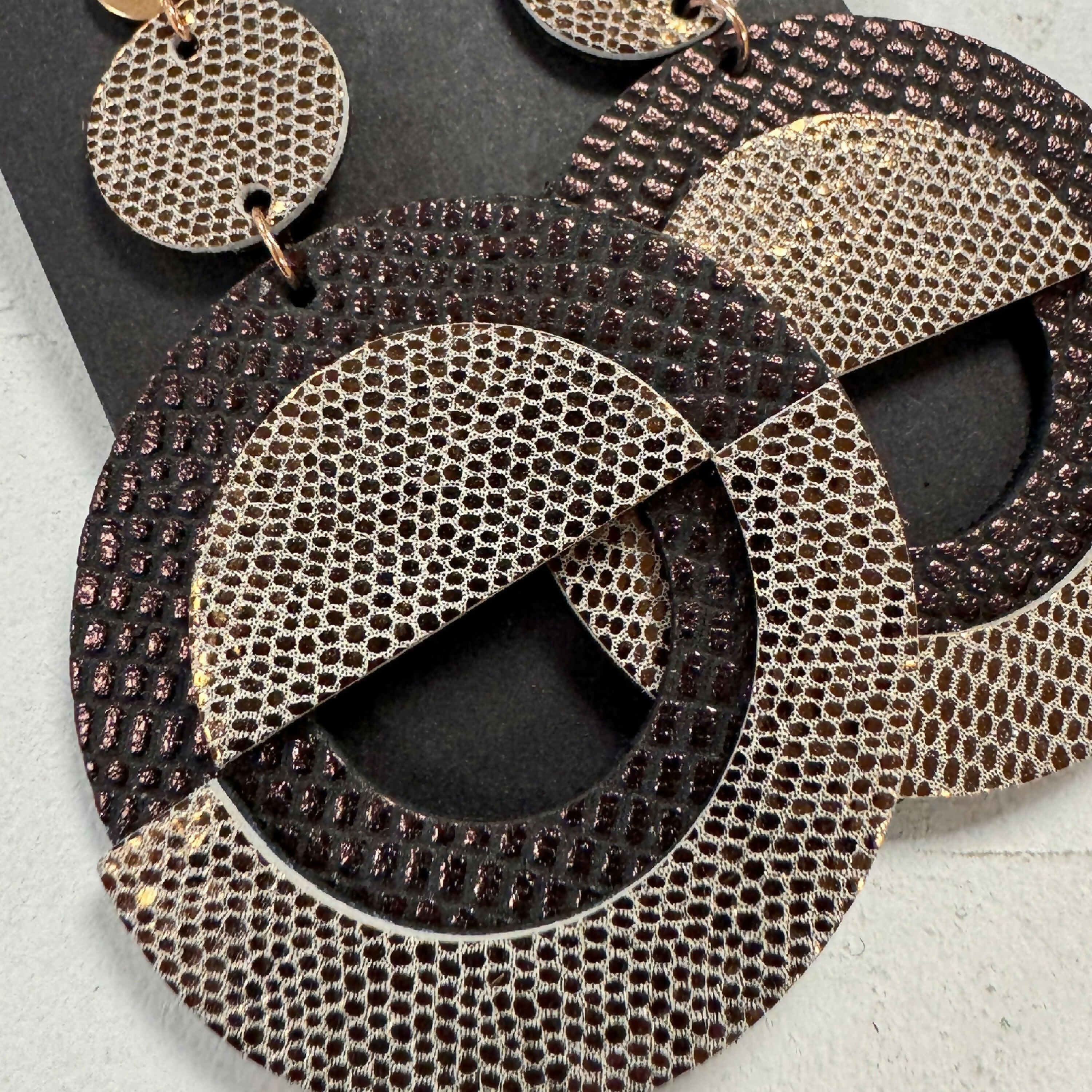 boucles_doreilles_retro_chic_bordeaux_dorees_julie_troncin_maroquinerie copie | EMPREINTES Paris