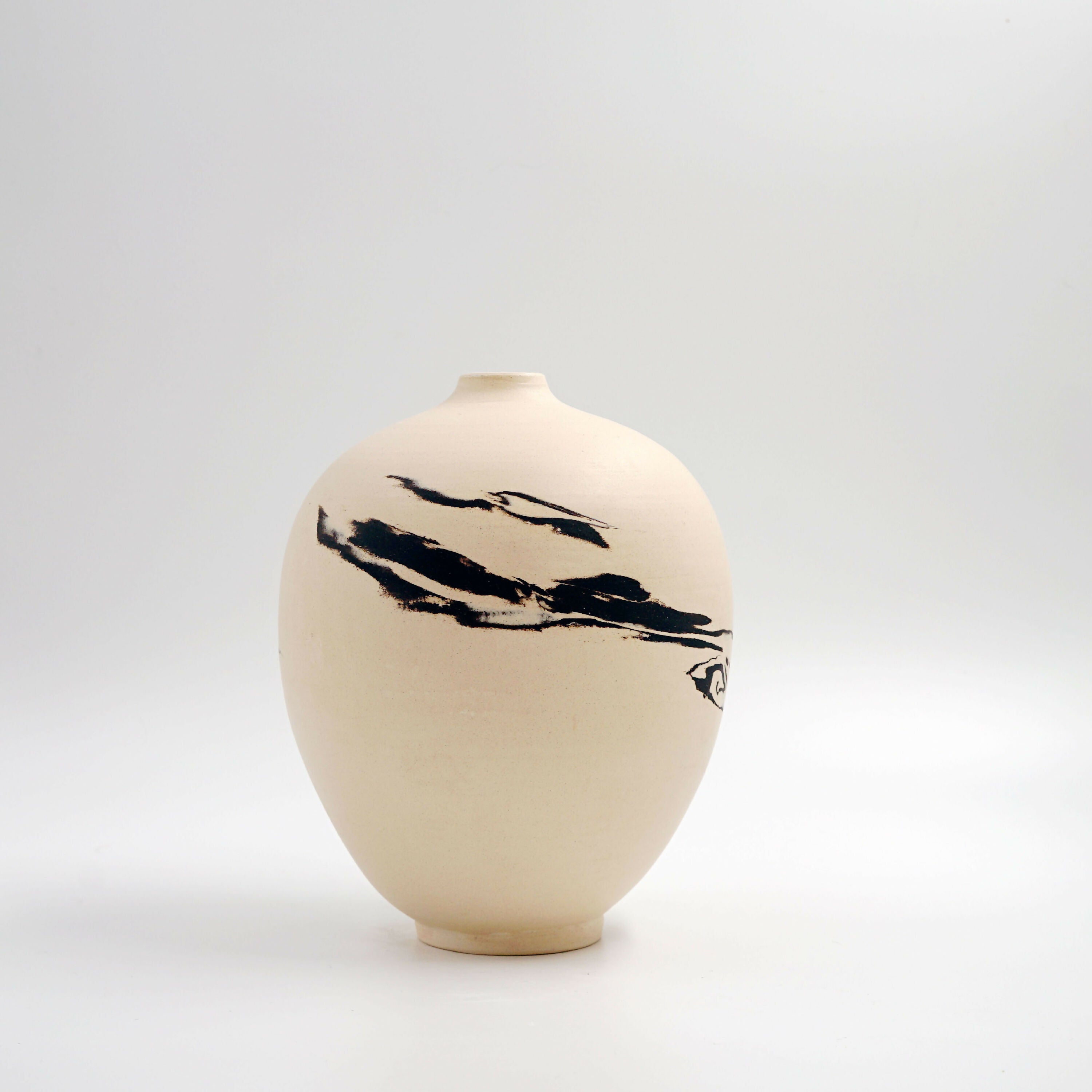 Vase blanc et noir - série Nuages III | EMPREINTES Paris