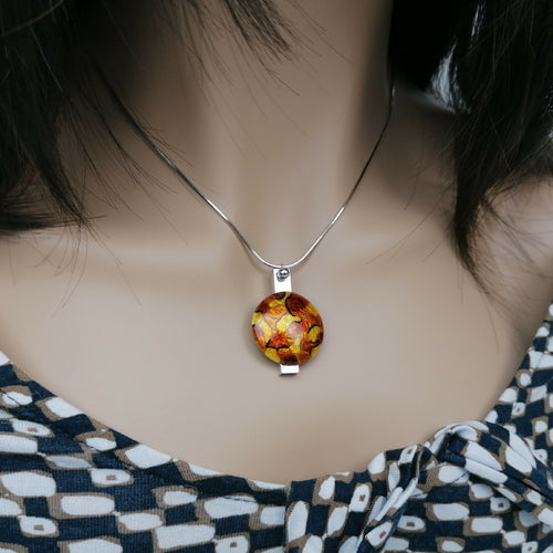 Collier en émail Talisman Jaune, orange, rouge | EMPREINTES Paris - EMPREINTES Paris