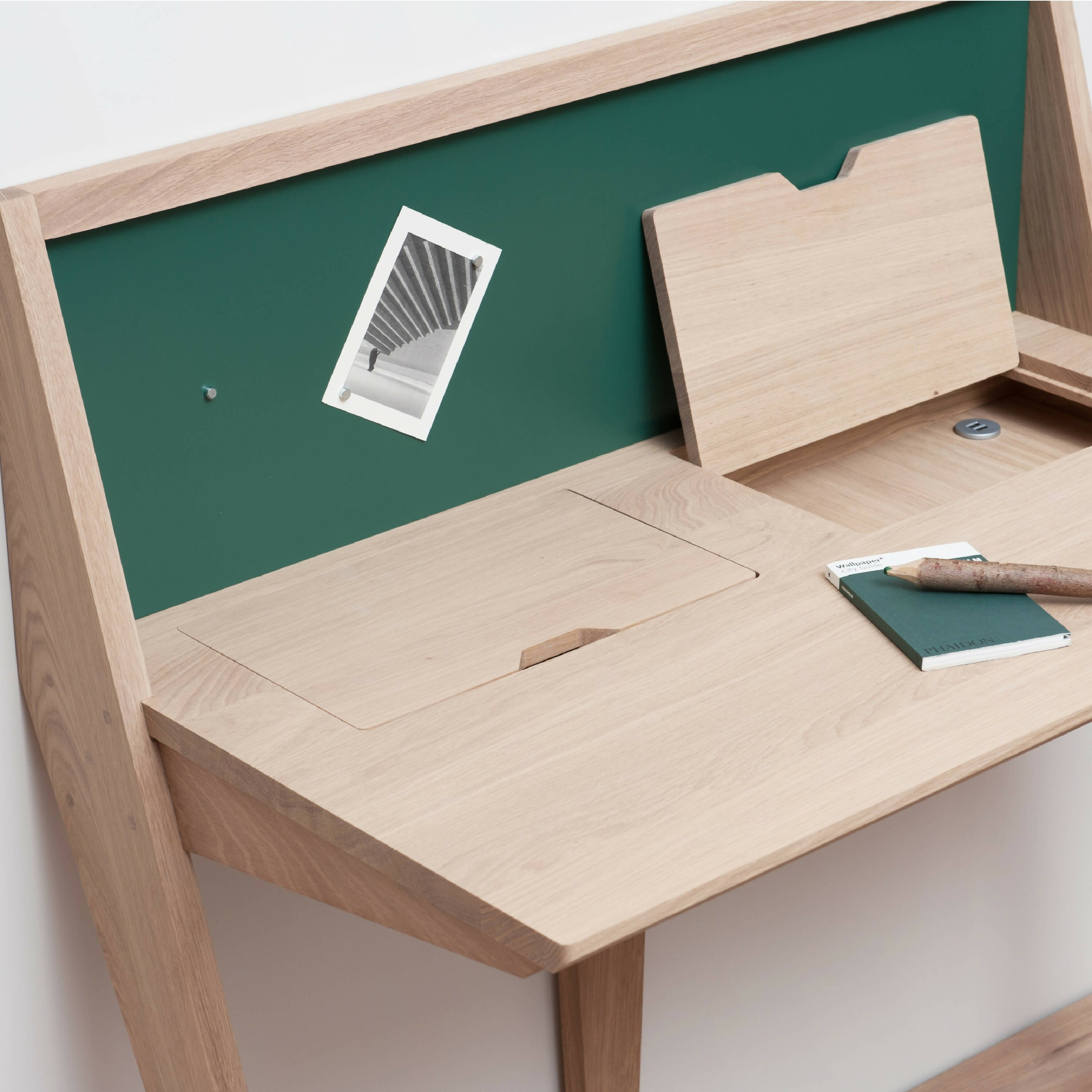 zVuqphbcaJ | EMPREINTES Paris