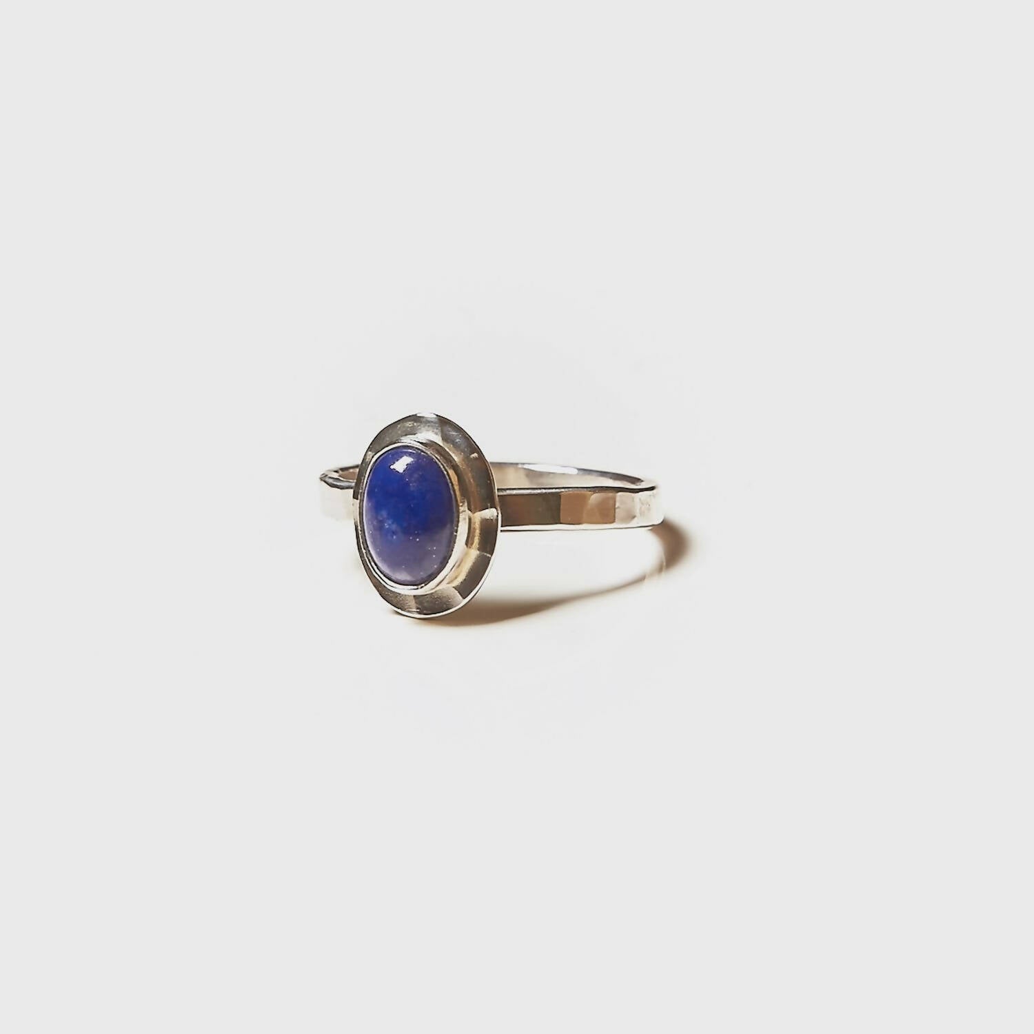 Bague CLASSICA en argent avec un Lapis lazuli. | EMPREINTES Paris