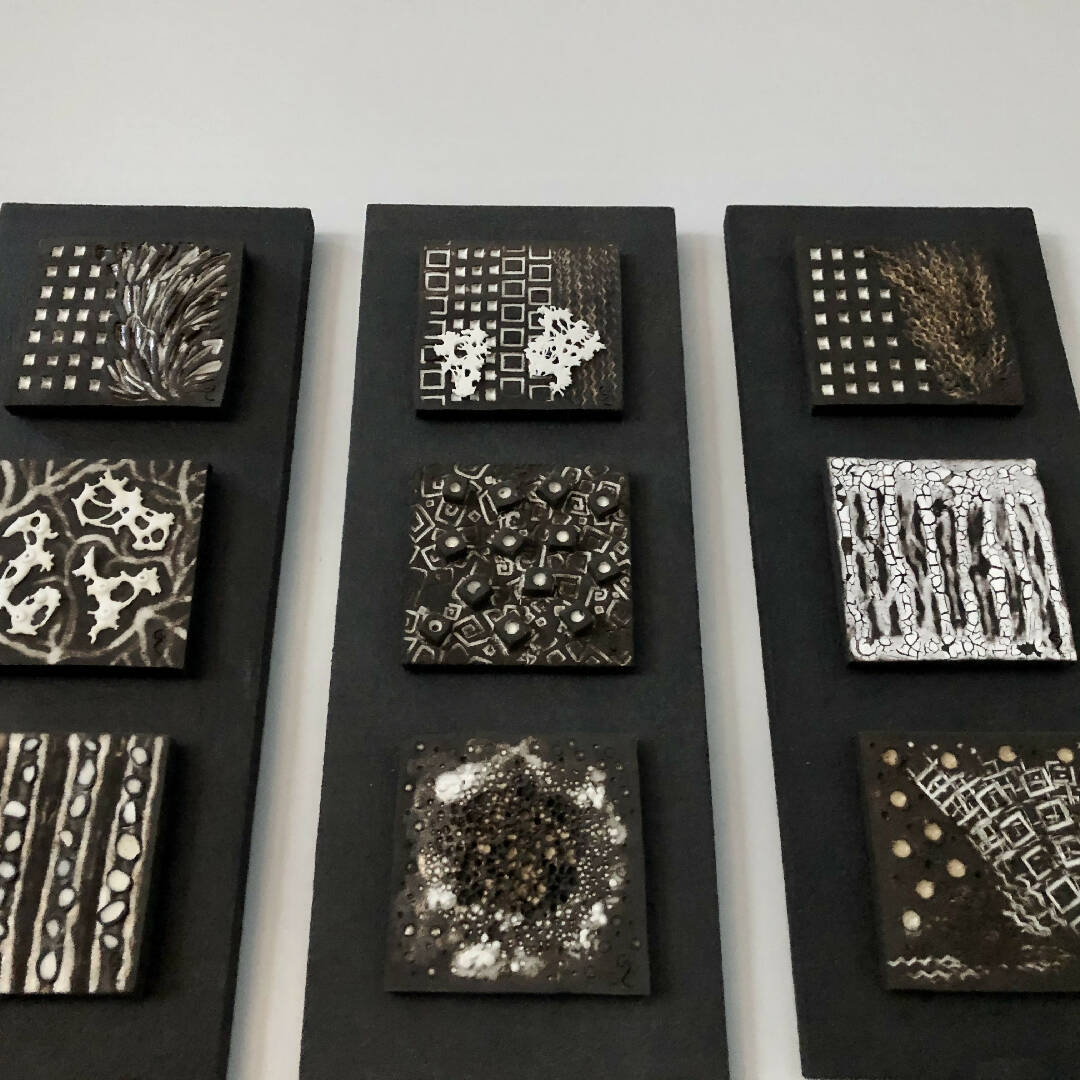 Bas relief tableau grès noir et porcelaine collection triptyque 1 | EMPREINTES Paris