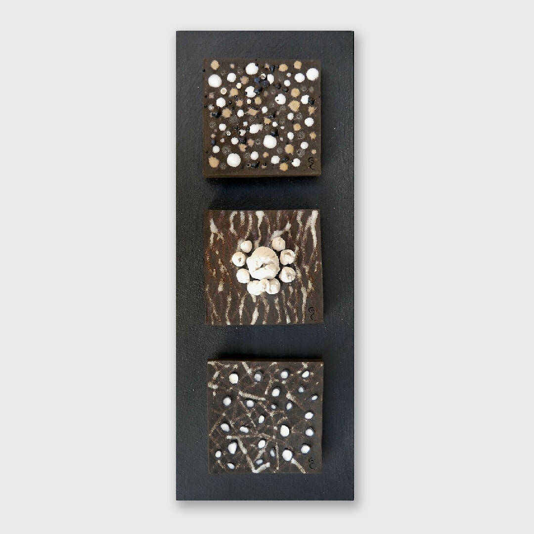 Bas relief tableau grès noir et porcelaine collection triptyque 1 | EMPREINTES Paris
