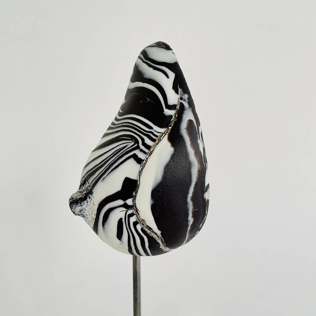 Sculpture sein porcelaine noire et blanche et liserés argent | EMPREINTES Paris | EMPREINTES Paris