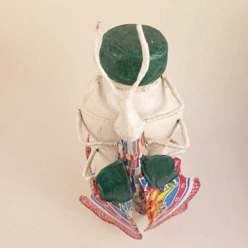 Sculpture papier Un papillon sur la bouteille | EMPREINTES Paris - EMPREINTES Paris