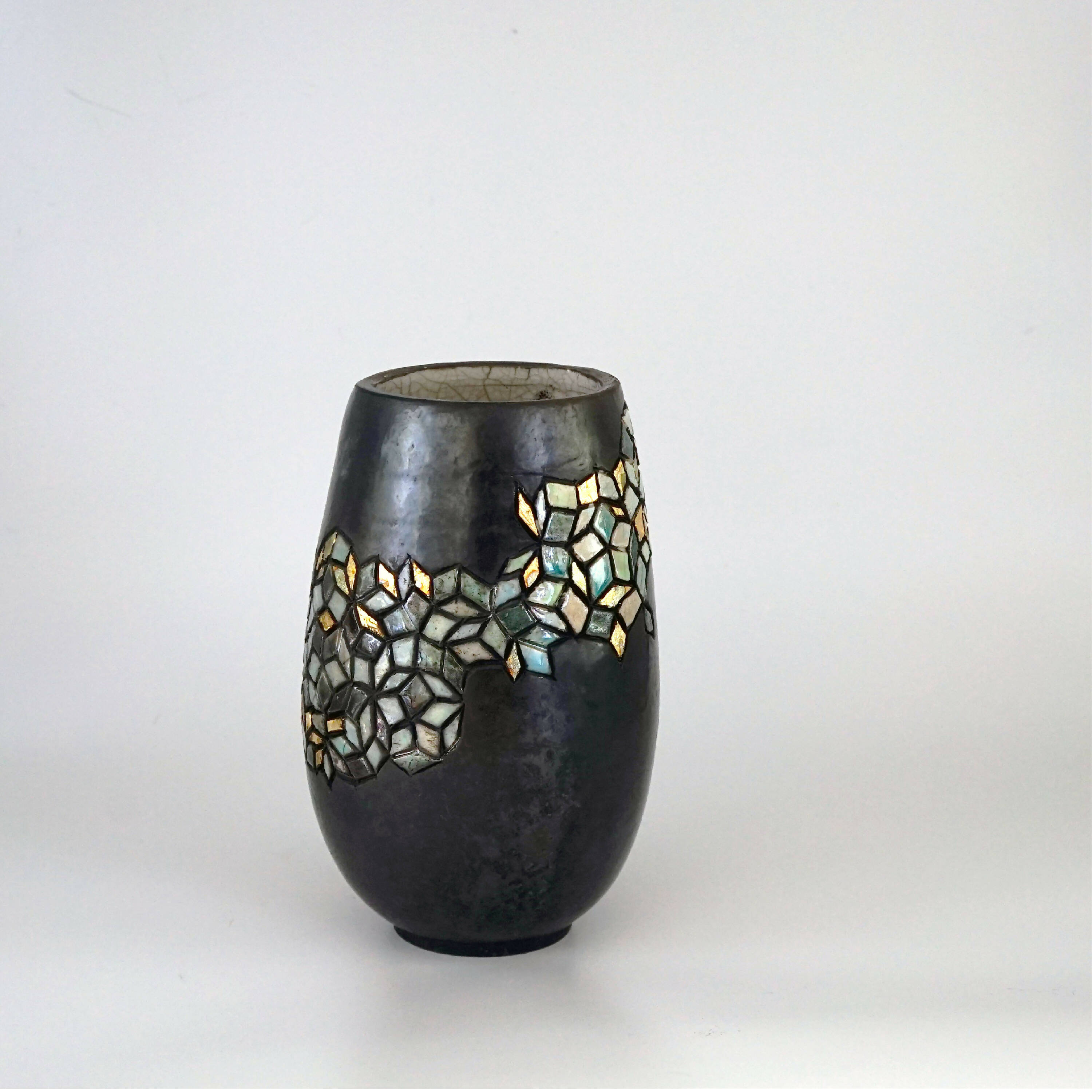 Vase noir avec motifs de losanges | EMPREINTES Paris | EMPREINTES Paris