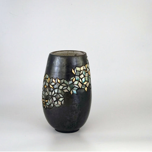 Vase noir avec motifs de losanges | EMPREINTES Paris - EMPREINTES Paris