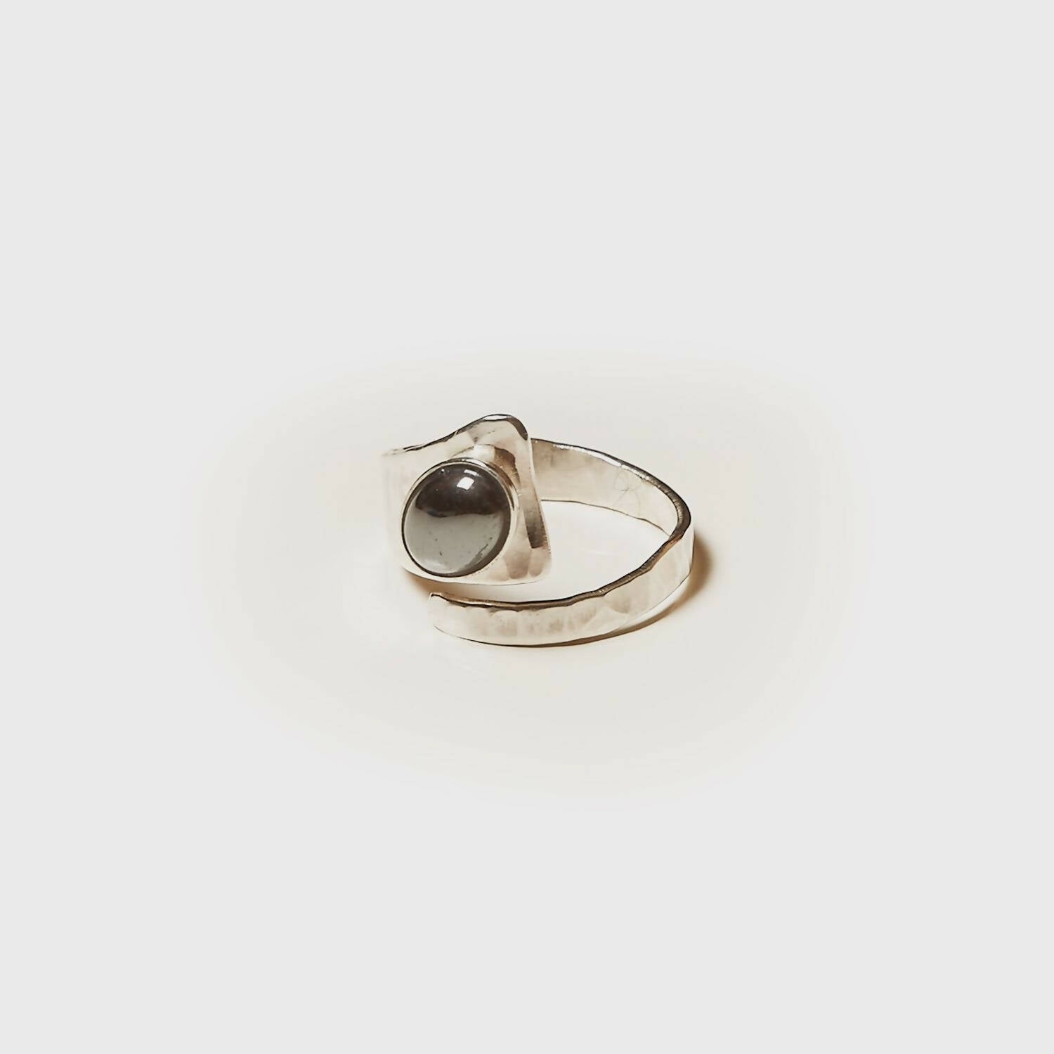 Bague ROMAE en argent avec une hématite. | EMPREINTES Paris